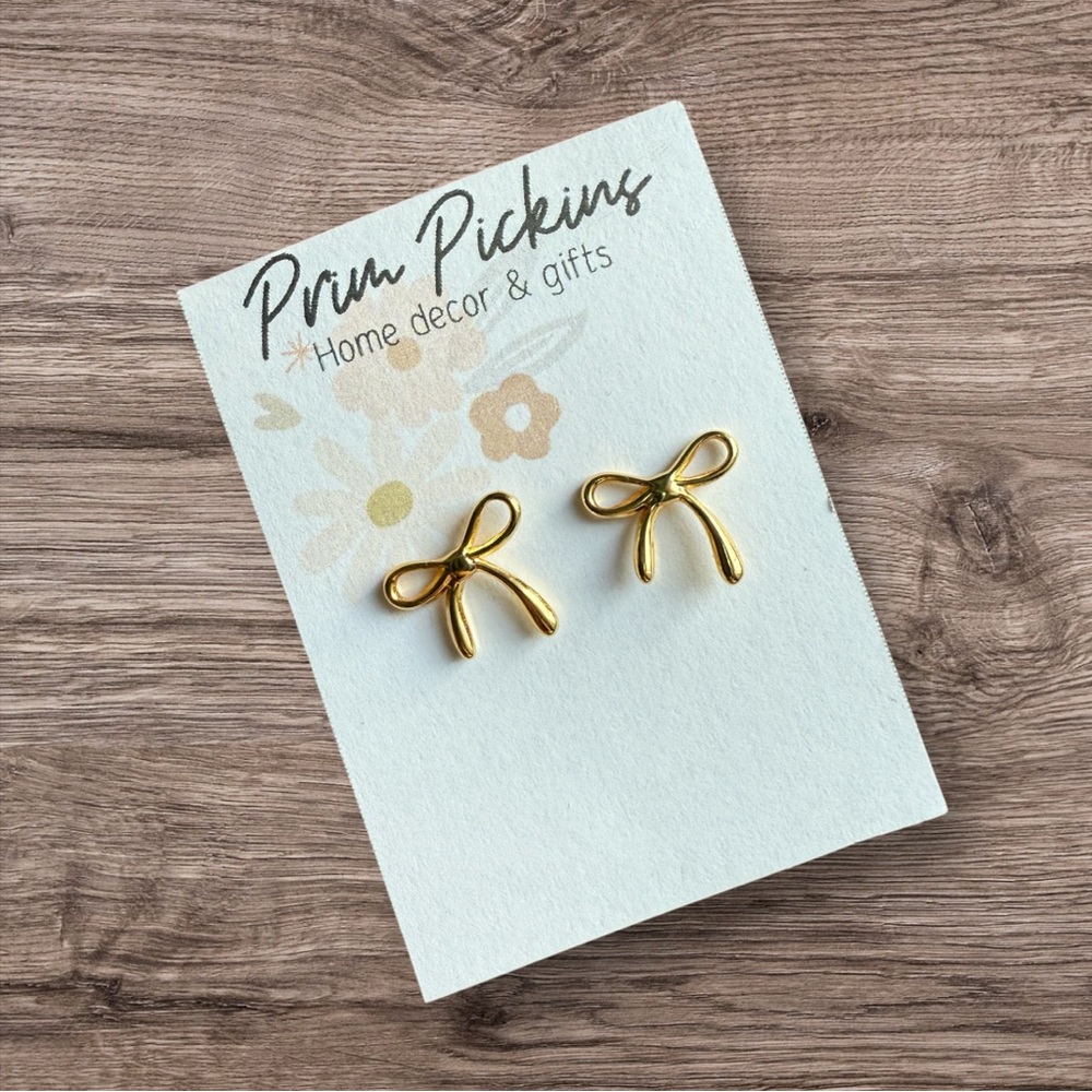 ⭐️ 2/$20 earring sets ⭐️  Gold Bow Earring set